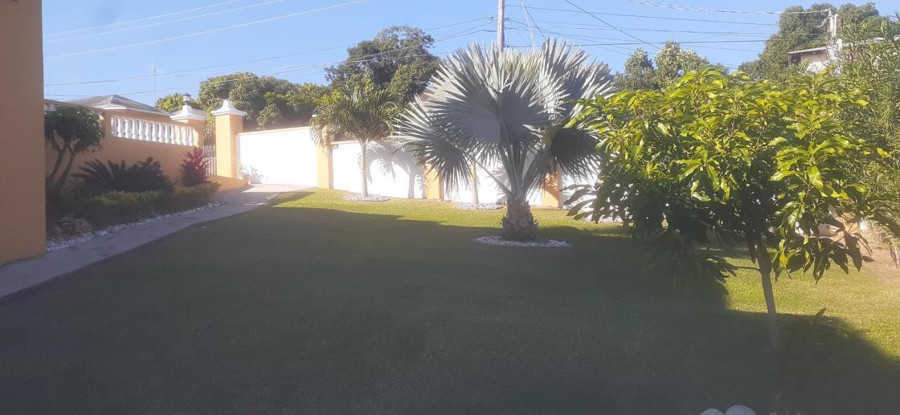 Bed and Breakfast Modrians Runaway Bay Exterior foto