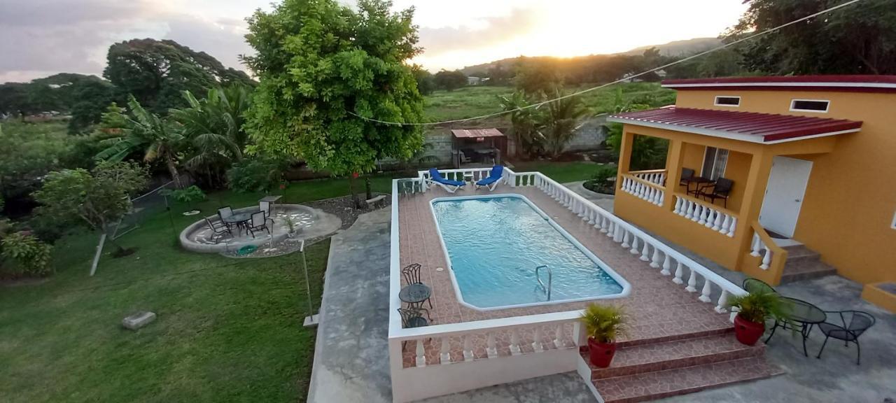 Bed and Breakfast Modrians Runaway Bay Exterior foto