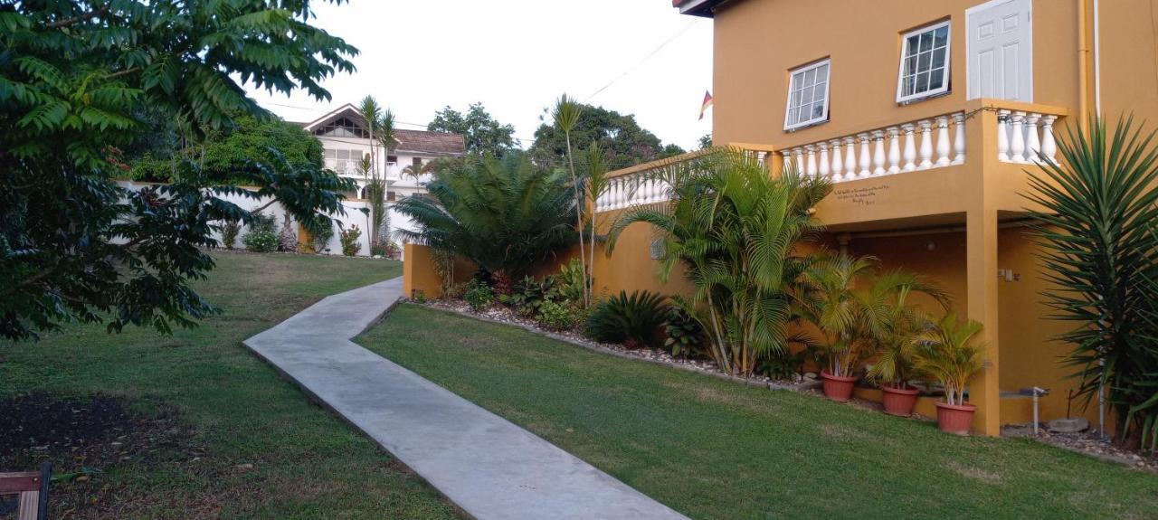Bed and Breakfast Modrians Runaway Bay Exterior foto