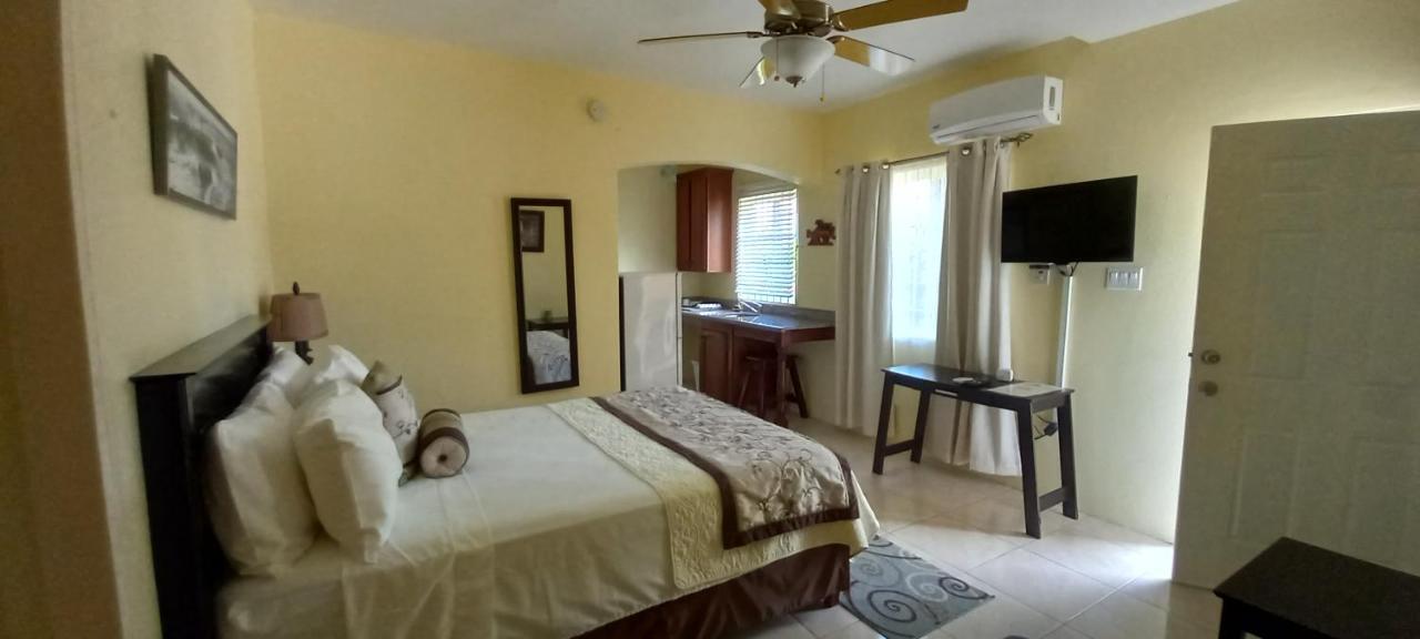 Bed and Breakfast Modrians Runaway Bay Exterior foto
