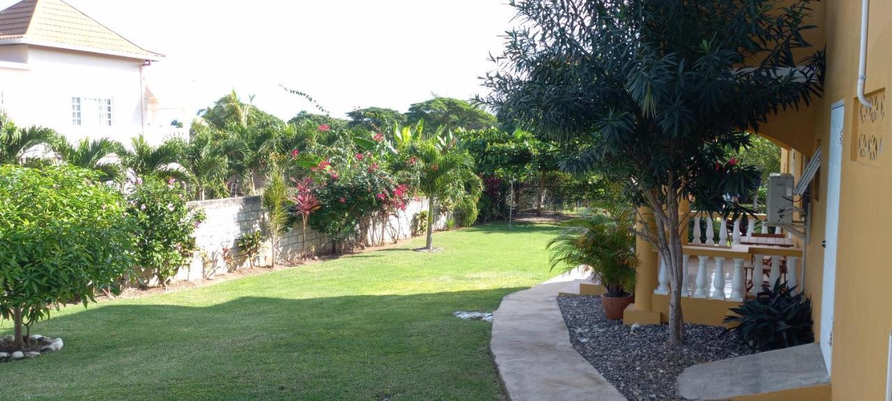 Bed and Breakfast Modrians Runaway Bay Exterior foto